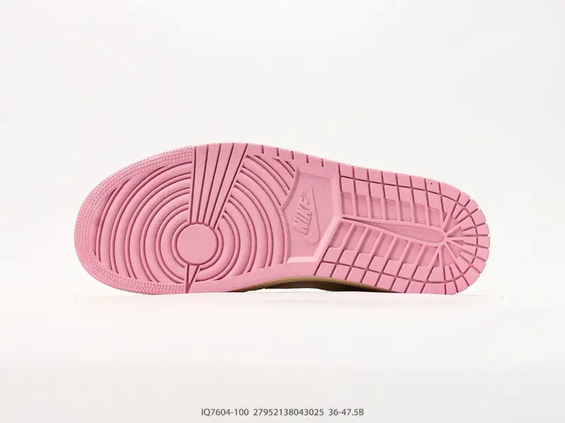 Nike Baskets de basketball Basse Cuir IQ7604-100 #27952138043025